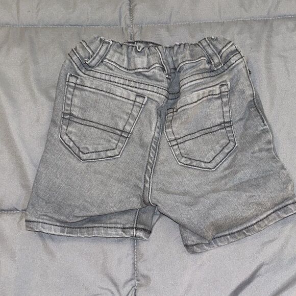 18-24m children’s place gray shorts with adjustable waistband - Picture 2 of 2